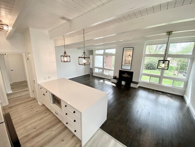 Foto del edificio - 1300 S Chester Ave
