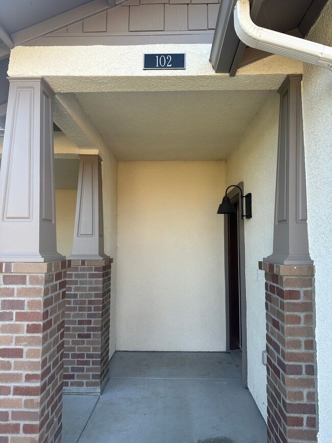 Foto del edificio - BRAND NEW Apartment!!!