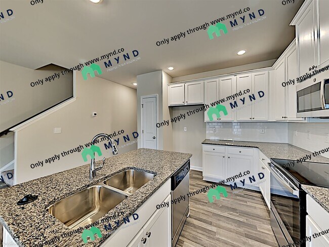 Building Photo - 3 br, 3 bath Townhome - 5067 Lower Elm St
