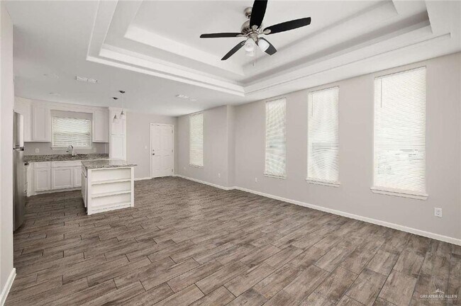 Building Photo - 2109 Canyon Dr