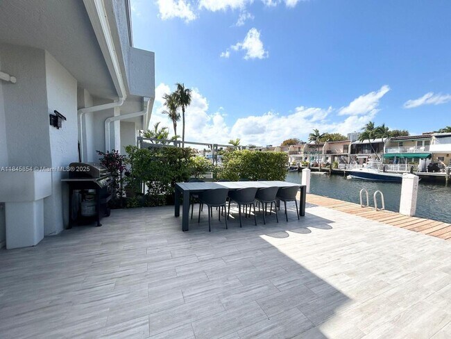 Foto del edificio - 3811 NE 166th St