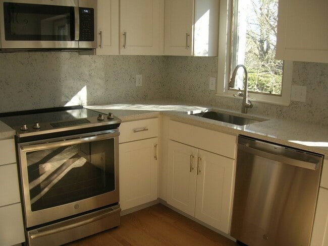 Building Photo - 64 Potter Pond