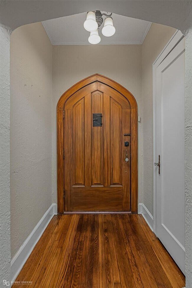 Building Photo - GORGEOUS 4/2.5 BROADMOOR HOME-ACROSS FROM DUCK POND PARK & LIBRARY