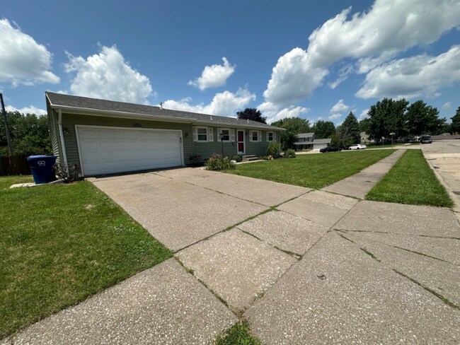 Foto del edificio - 3520 Sunny Hill Dr