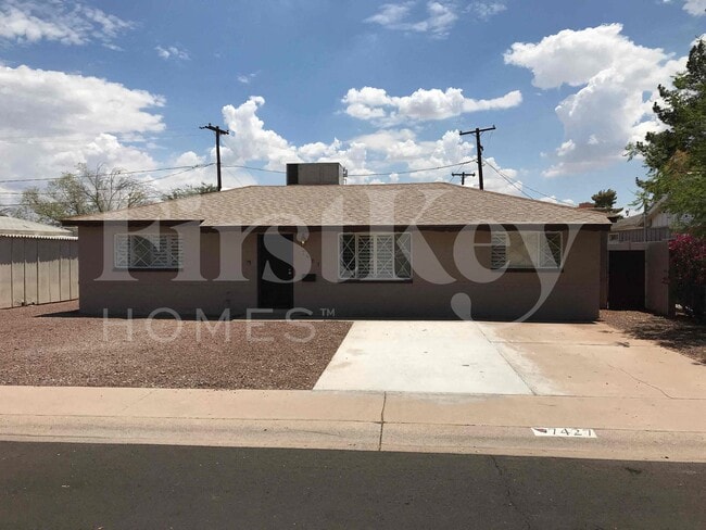 Building Photo - 7427 E McKinley St