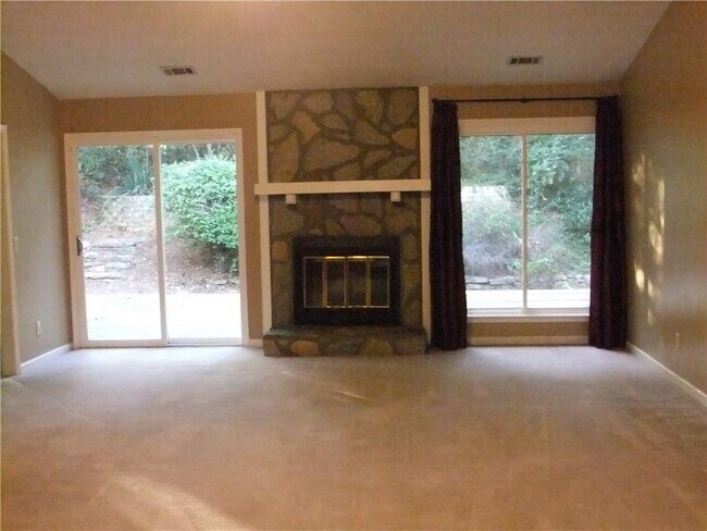 Building Photo - 120 Royal Colony Ct
