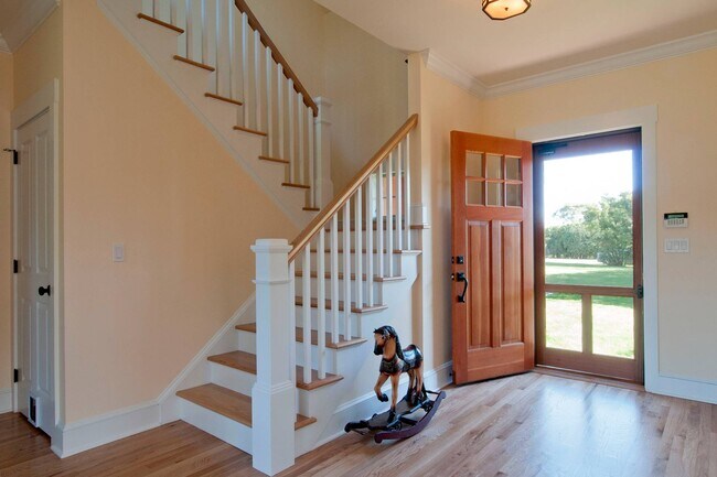 Building Photo - 144 Town Line Rd