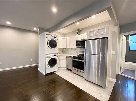 Foto principal - 3 bedroom in BRONX NY 10468