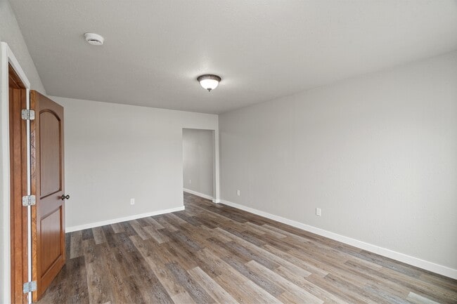 Building Photo - 207 N Alder St