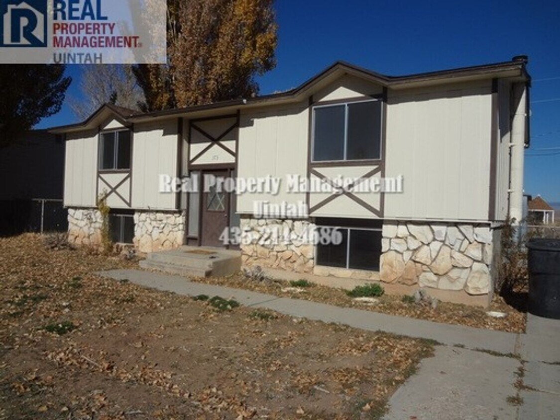 Foto principal - Great 4 Bedroom, 2 Bath Home in Roosevelt!