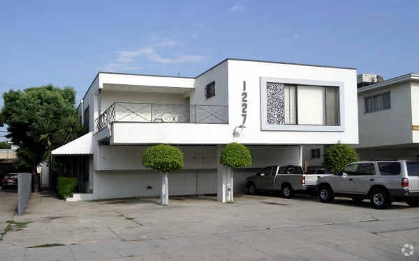 Building Photo - 1227 S Holt Ave