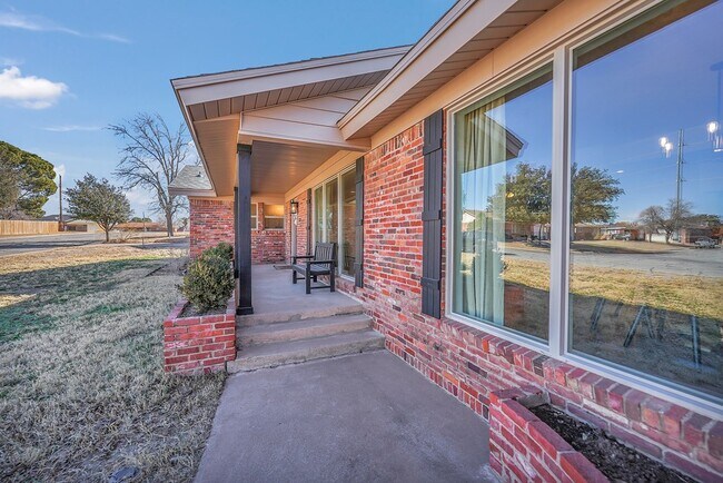 Building Photo - 715 Shell Ave