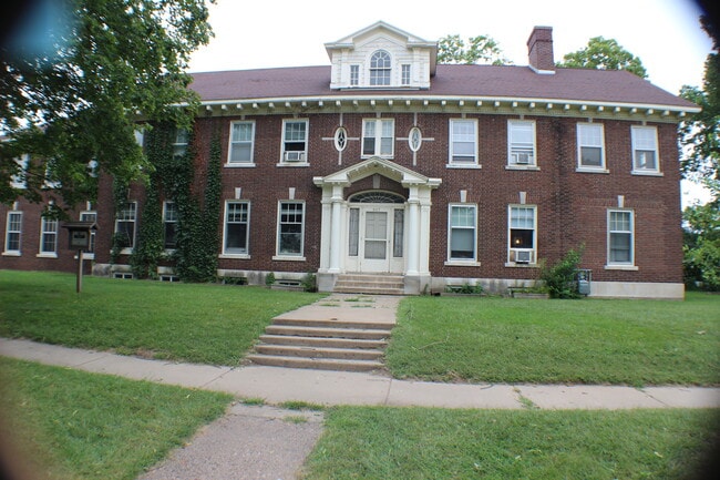 Building Photo - 907 Porter Ave