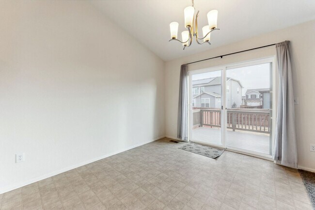 Foto del edificio - Spacious 5-Bedroom Home In Desirable Raind...