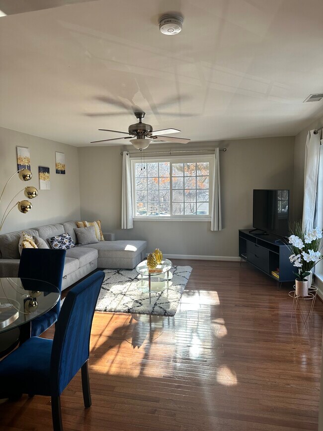 Building Photo - 1401 N Van Dorn St