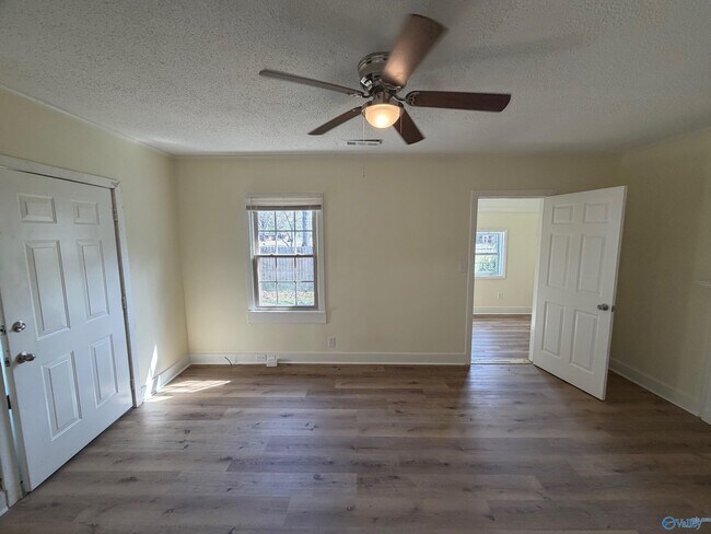 Building Photo - 1821 7th St SE