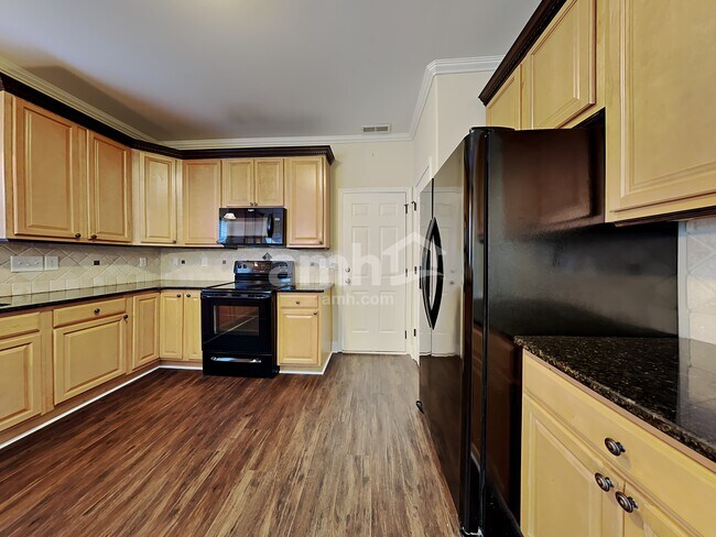 Building Photo - 483 Quick Silver Dr