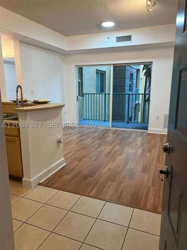 Foto del edificio - 6001 SW 70th St