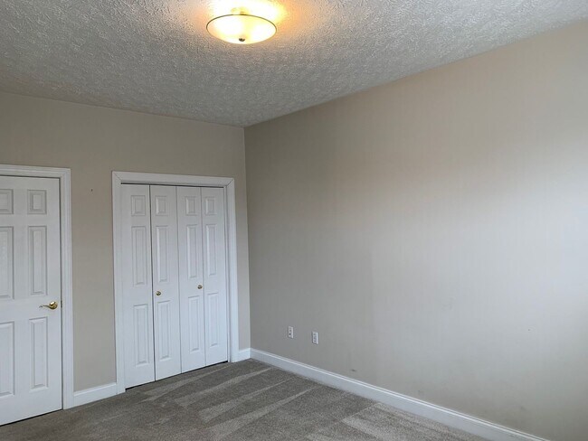 Foto del edificio - 3 Bedroom 2.5 Bath End Unit Townhouse