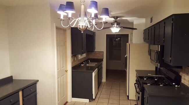 Foto del edificio - 6248 Brightwood Dr