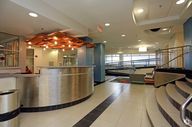 Interior Photo - Edgewood Commons 601