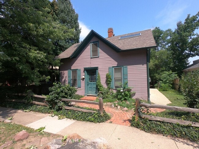 Photo - 3 Bedroom on West Side of The Hill Apartment