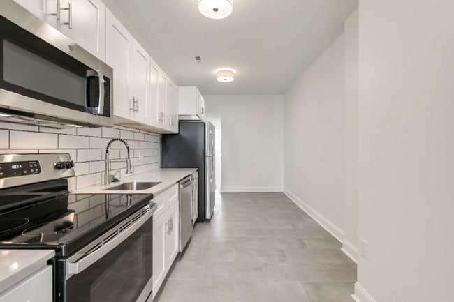 Building Photo - 1758 Park Ave