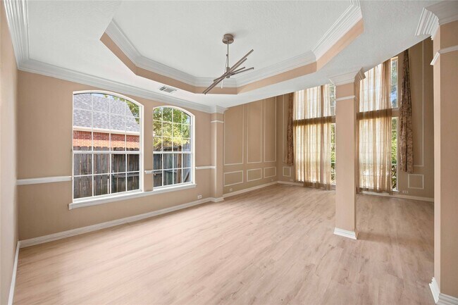 Foto del edificio - 14715 Golden Bough Ln