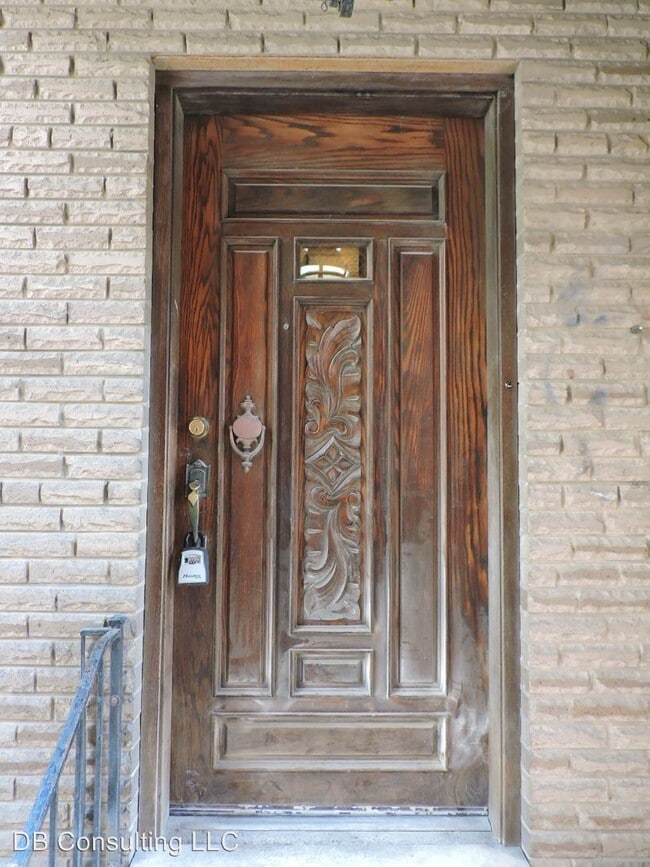 Building Photo - 2822 Jefferson Ave