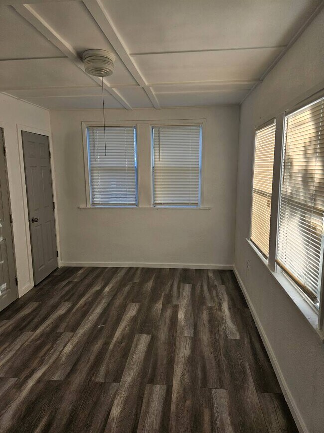 Foto del edificio - 6289 Sunnymere Ave