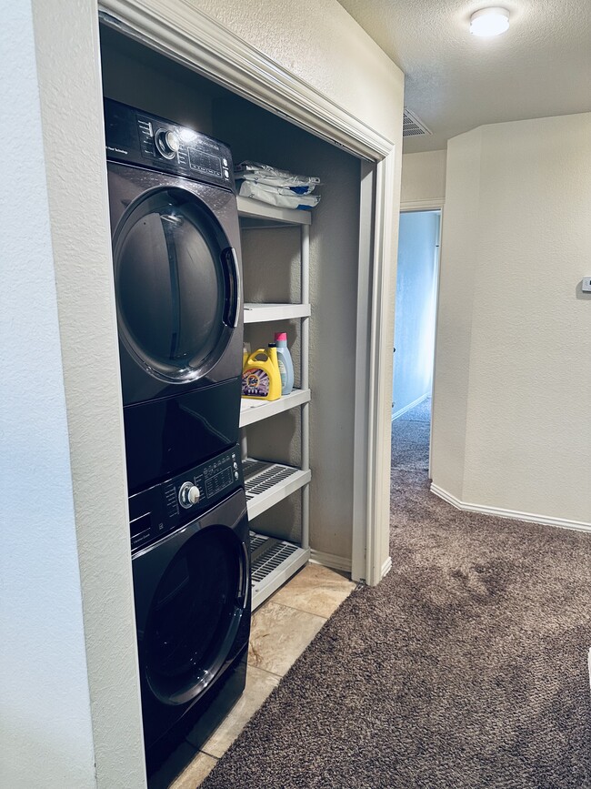 Foto del edificio - 2805 Glen Hollow Dr