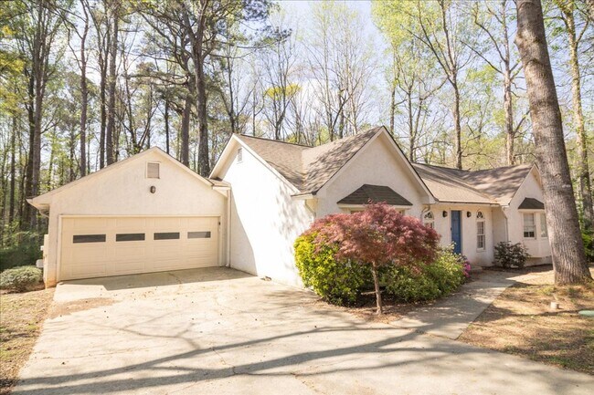 Foto del edificio - Spacious 3/2 Ranch Home w/ 2 Car Garage in Quiet Neighborhood
