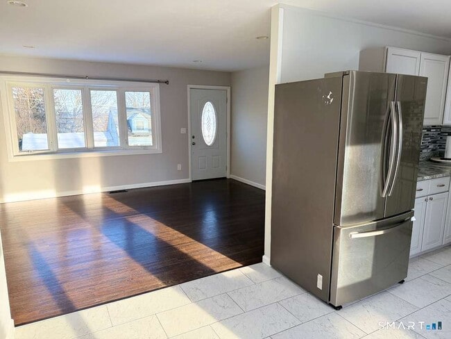 Building Photo - 7 Beechwood Dr