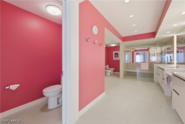 Foto del edificio - 8665 Bay Colony Dr