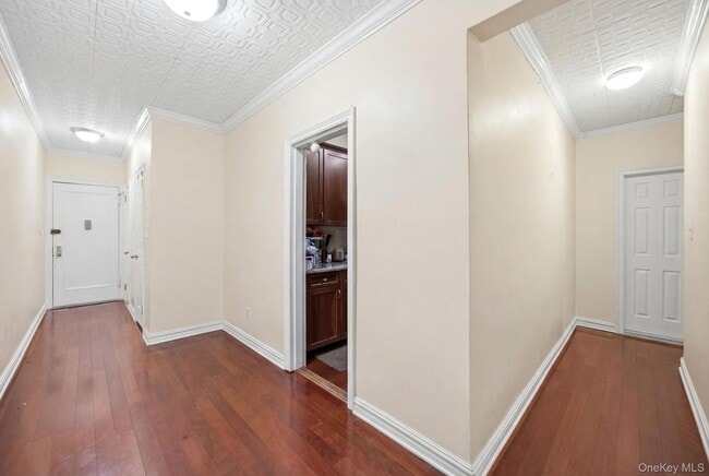 Building Photo - 2081 Cruger Ave