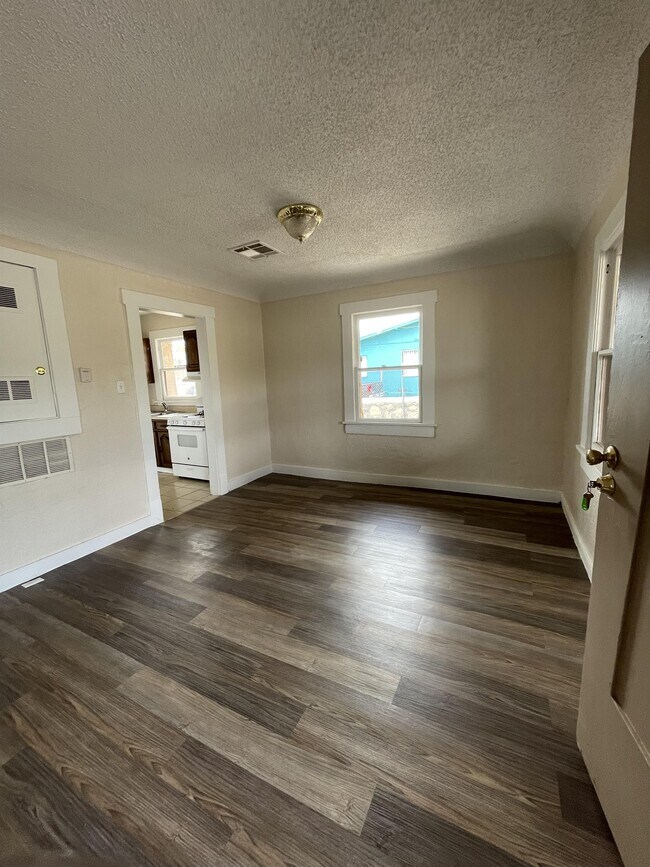 Building Photo - 3522 Jackson Ave