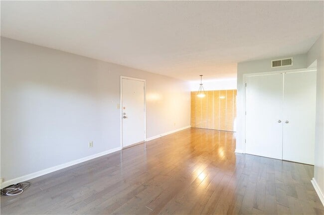 Building Photo - 2955 Seven Pines Ln