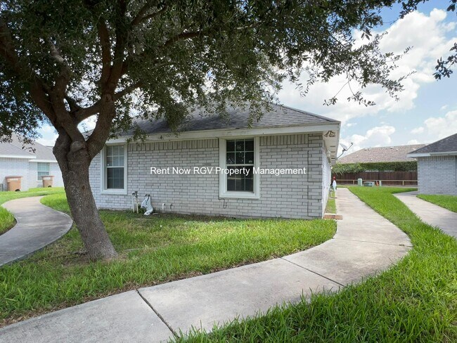 Building Photo - 604 S Logan Dr