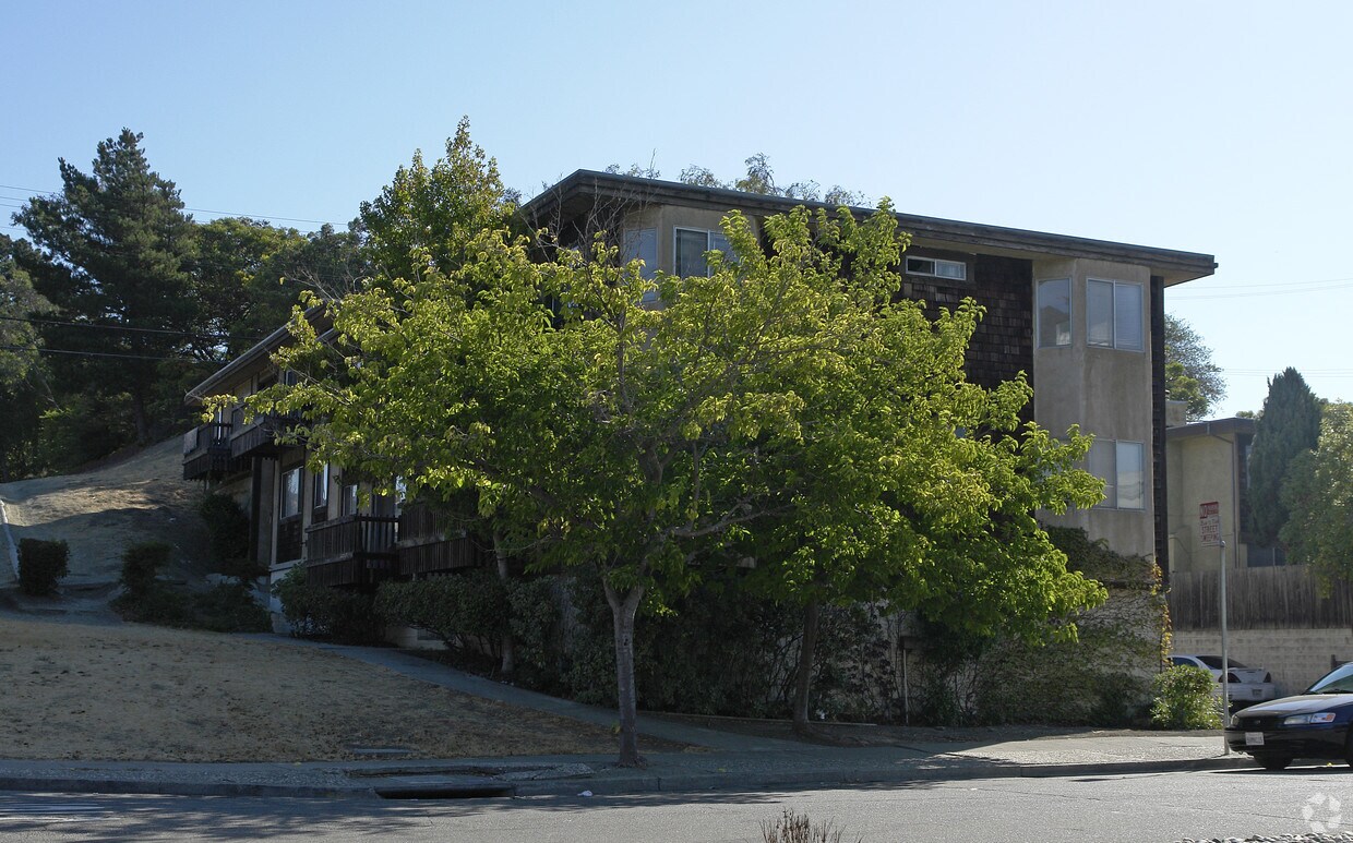 Building Photo - 3164 Robert Miller Dr