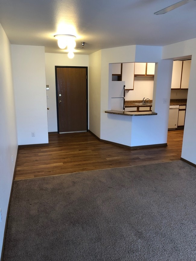 Building Photo - 644 Squaw Creek Dr