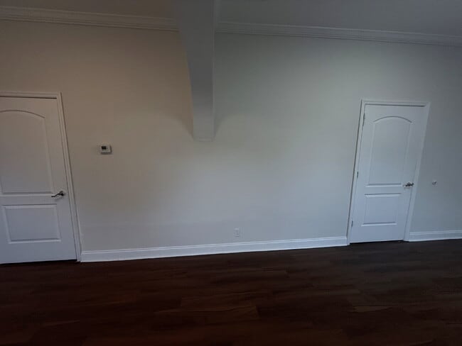 Building Photo - 3 Bedroom and 1 Bath