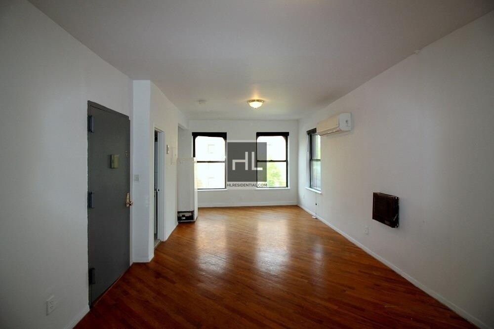Primary Photo - Sunny Studio in Prime East Harlem