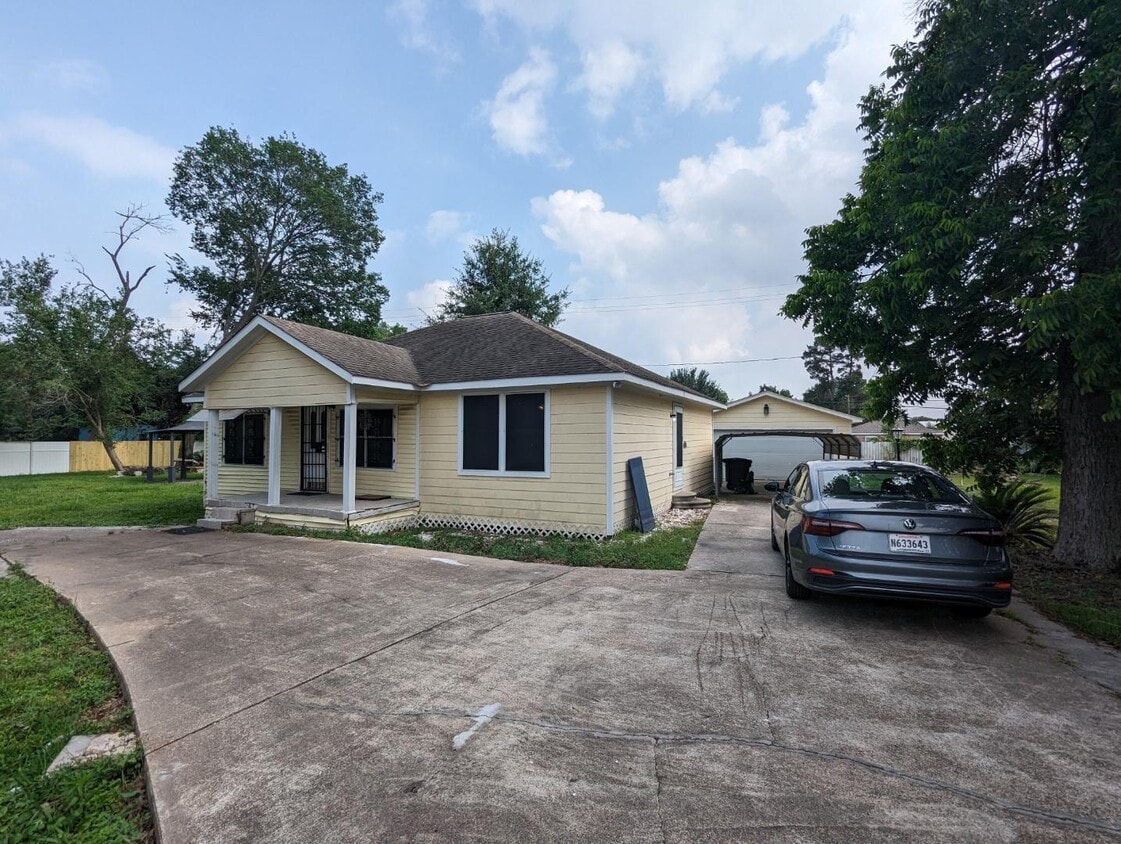 Foto principal - 10119 Chickasaw Ln