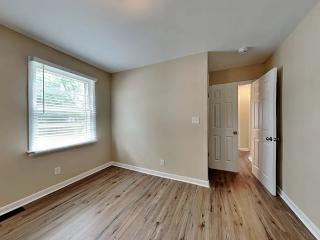 Building Photo - 2818 Dunmore Dr