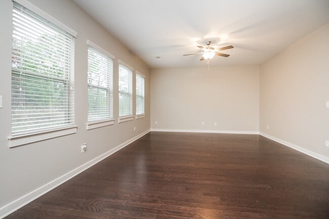 Building Photo - 2032 Hamilton Hill Dr
