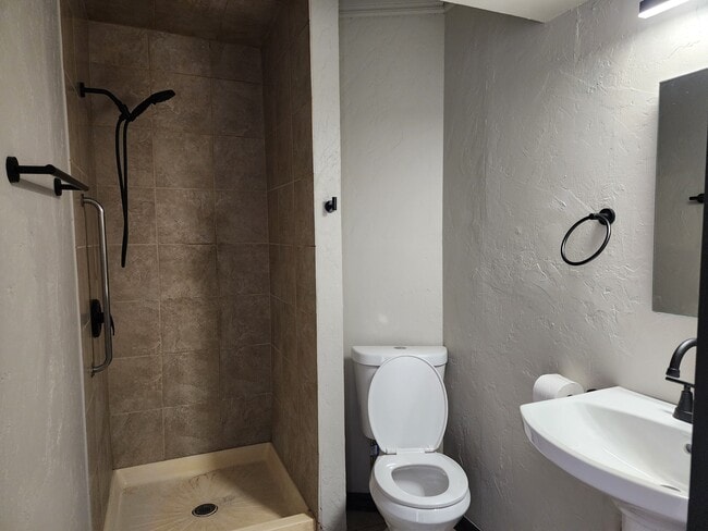 Foto del edificio - 1310 Keystone Ln