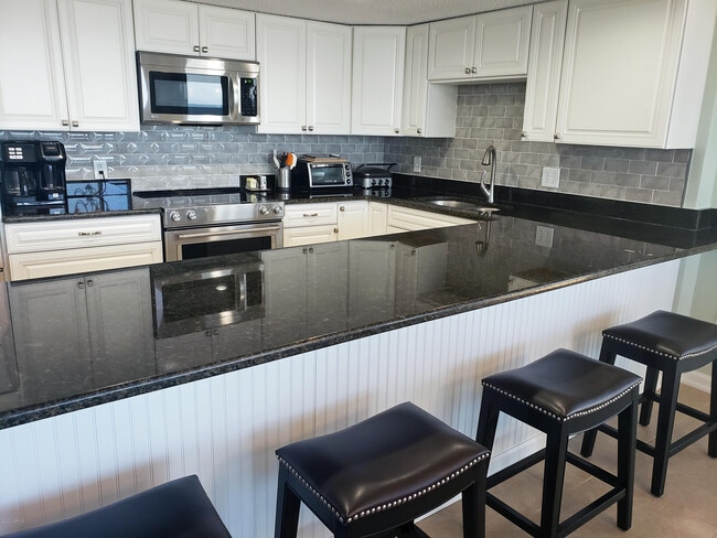 Building Photo - 4110 Island Dr
