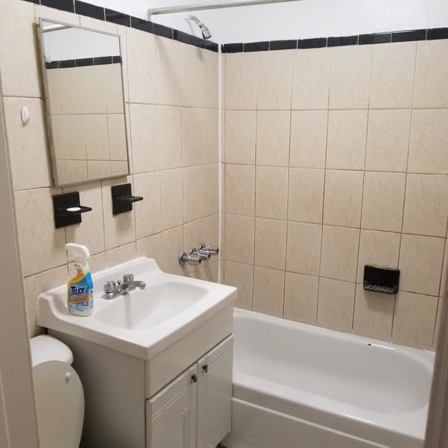 Building Photo - 20 Columbia Pl