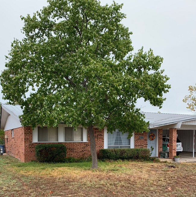 Foto del edificio - 1805 Greenwood Ln