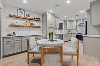 Building Photo - 5102 Summerset Trail